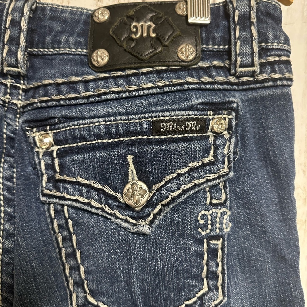Miss Me Boyfriend Capri Jeans Size 30 - Picture 6 of 8